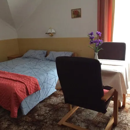 Adare ホームステイ ウストロニエ・モルスキエ