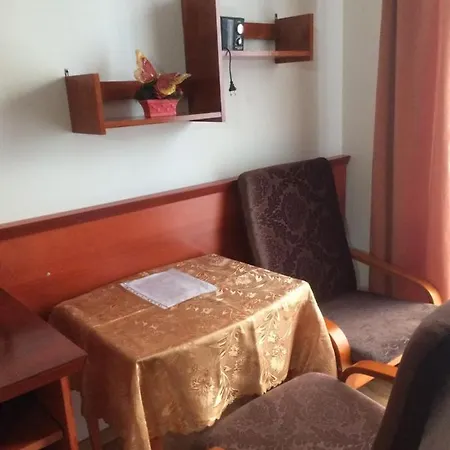 Adare ホームステイ ウストロニエ・モルスキエ