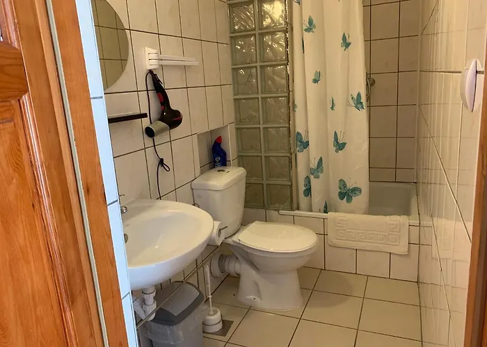 Adare * 尤斯托尼莫斯基