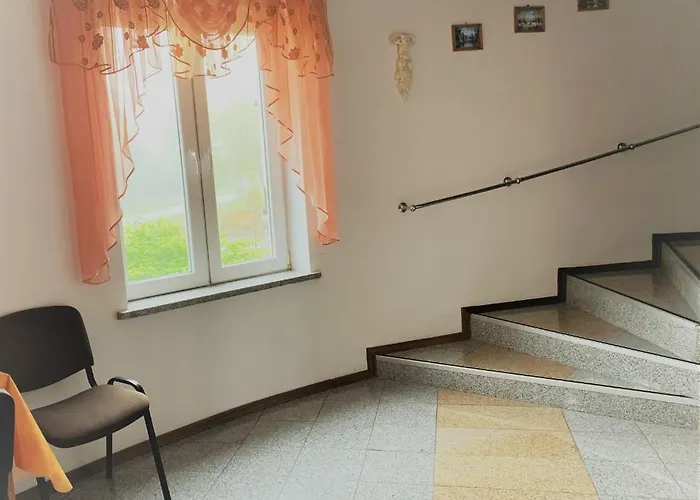 Adare * 尤斯托尼莫斯基